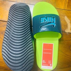 Nike slides size 6